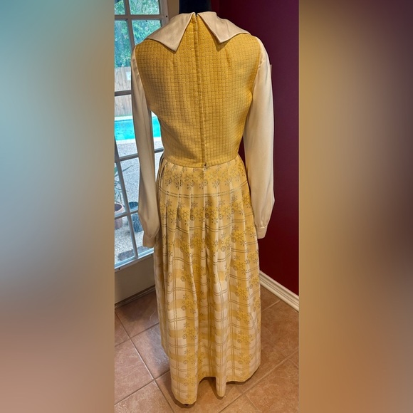Vintage Jerry Marsch for Mardi Gras Yellow Maxi Dress 1970s Snowflake Print Gown - Picture 8 of 14